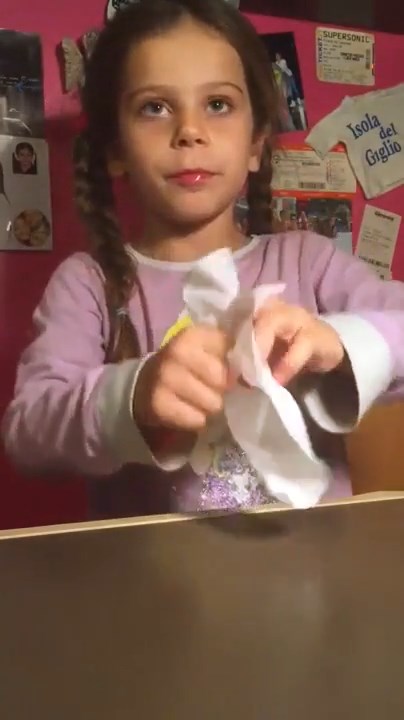 Little girls magic trick